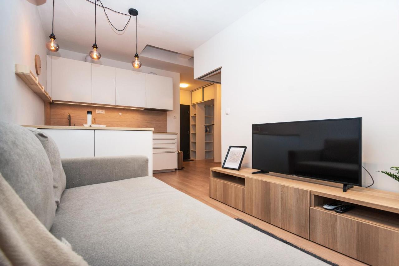 City Center Apartment - Modern & Elegant Братислава Екстер'єр фото