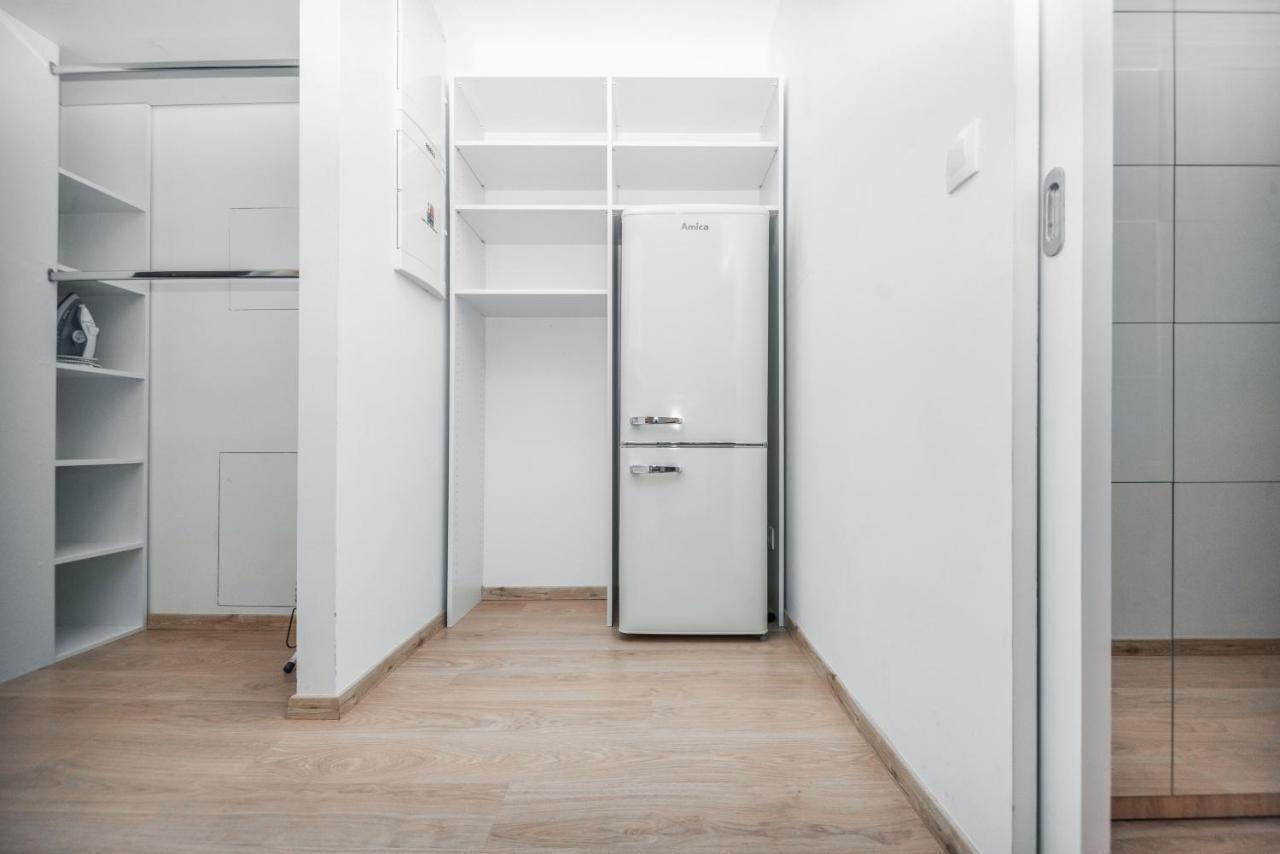 City Center Apartment - Modern & Elegant Братислава Екстер'єр фото