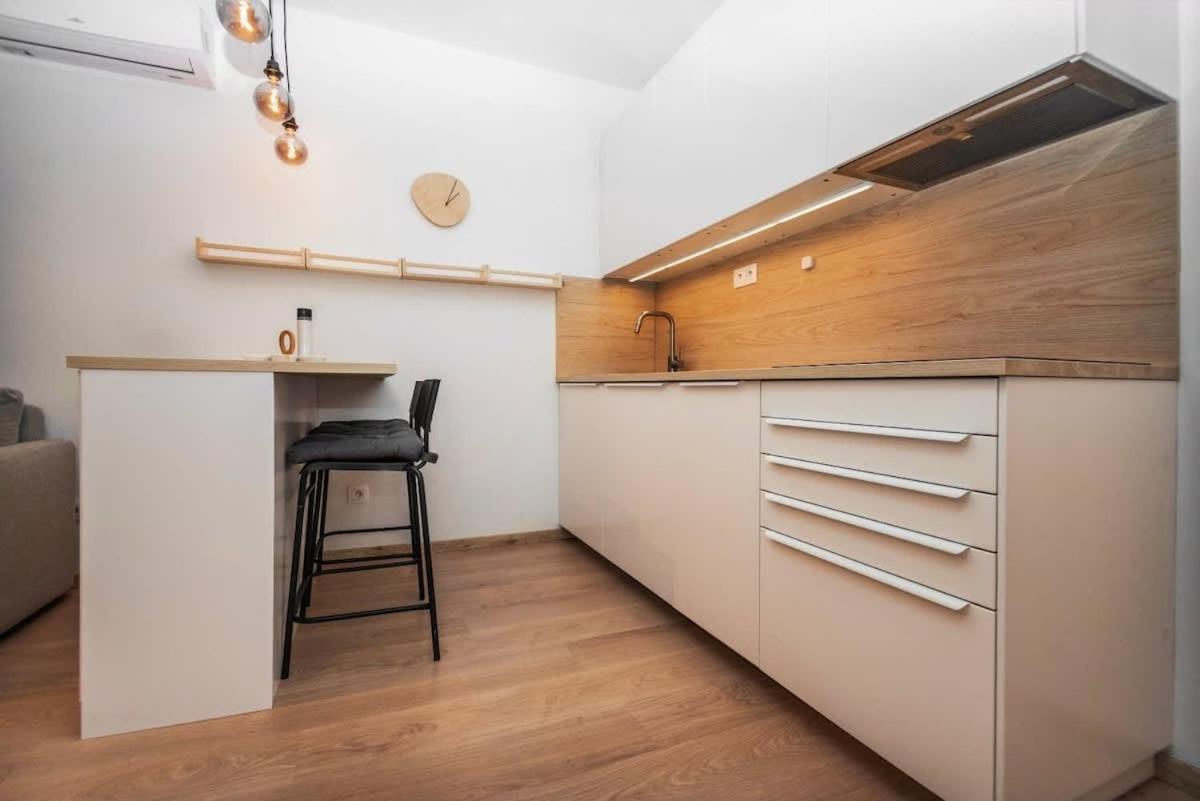 City Center Apartment - Modern & Elegant Братислава Екстер'єр фото