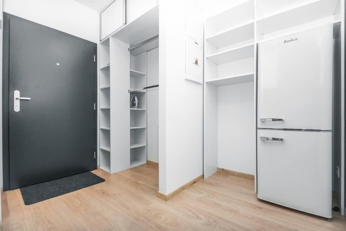 City Center Apartment - Modern & Elegant Братислава Екстер'єр фото