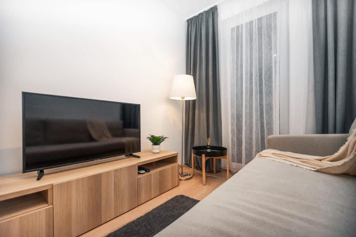 City Center Apartment - Modern & Elegant Братислава Екстер'єр фото